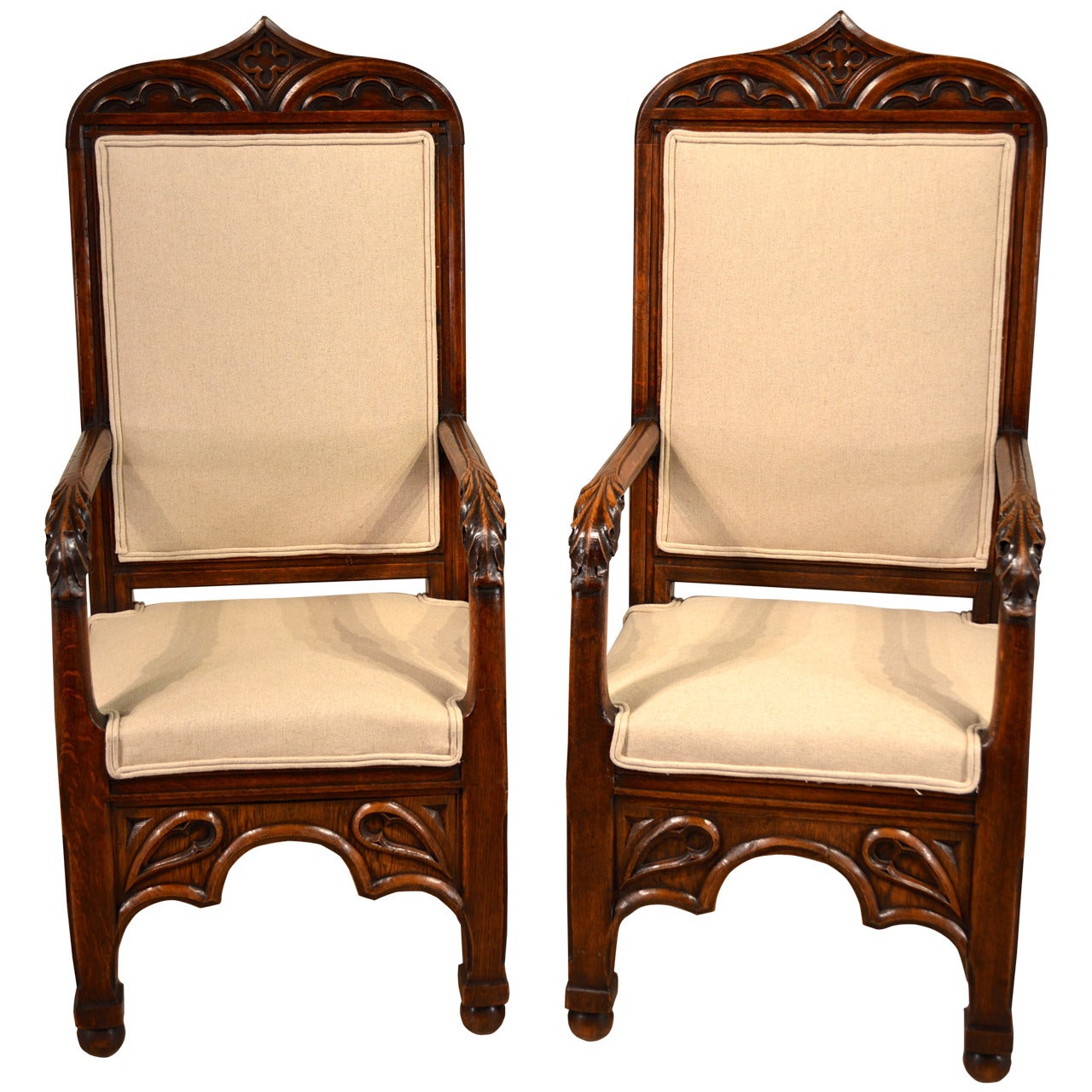 Paire de fauteuils gothiques du XIXe siècle en vente