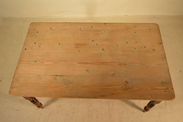 19th Century English Pine Farm Table In Good Condition In High Point, NC