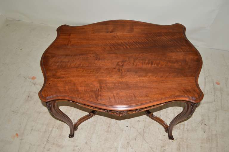 French Walnut Parlour Table, circa 1830 1