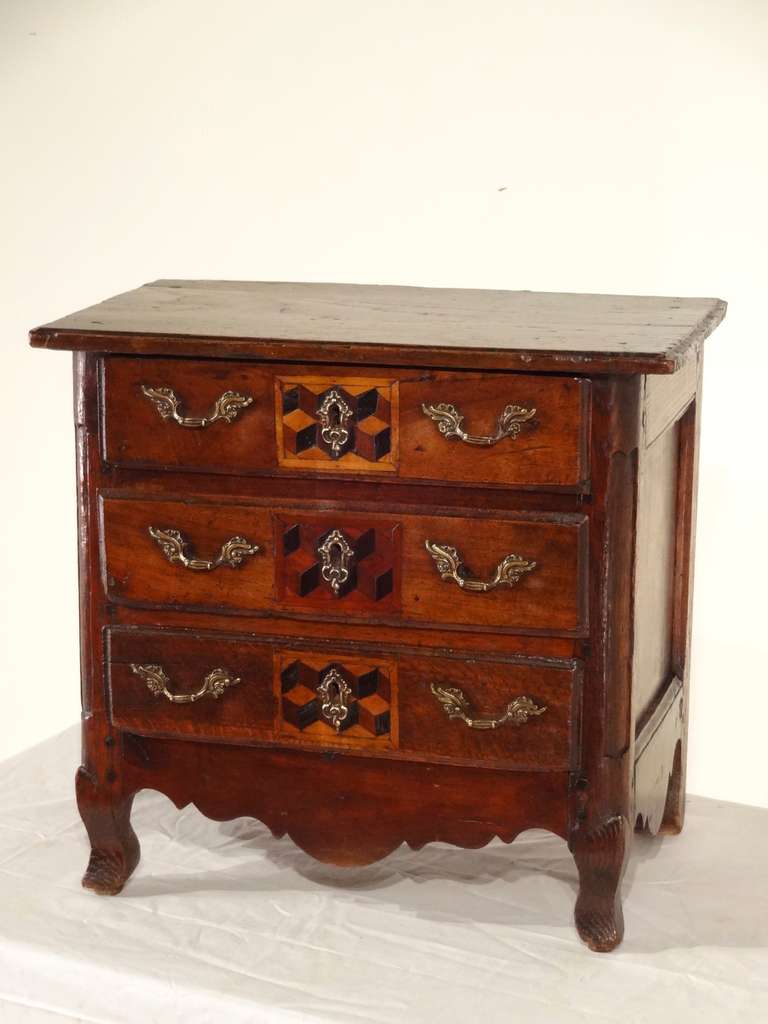 18th century rare French carpenter's sample made of chestnut wood. It has three drawers with each a kings wood inlay central design. Lovely pegged construction, supported on a lovely cabriole foot and scalloped aprons.