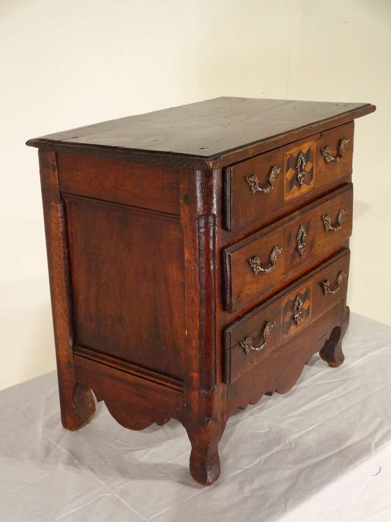 18th Century French Miniature Chest of Chestnut In Good Condition For Sale In High Point, NC