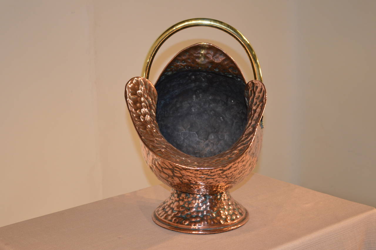 Hammered 19th Century English Copper Coal Hod For Sale