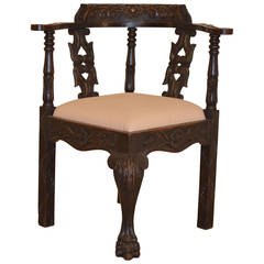 Early 18th Century English Corner Chair