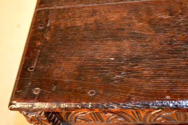 Armoire de cour anglaise en chêne du 16ème siècle 2