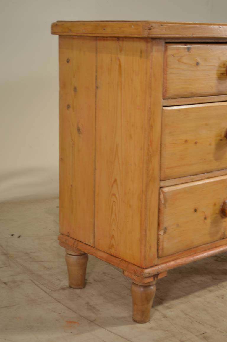 19th-c. English Pine Dresser In Good Condition In High Point, NC