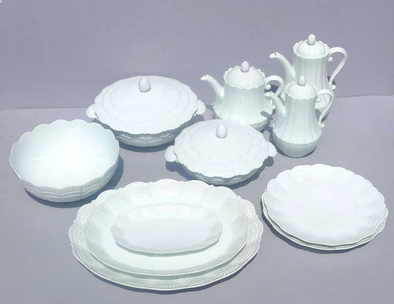 Beautiful porcelain made by GIRAUD LIMOGES FRANCE. Getting its start in the 1920s, A Giraud Limoges specialized in very delicate porcelain wares
This is a 160-piece delicate porcelain set. 
In PERFECT CONDITION. 

It counts:
1 theapot (20 cm x