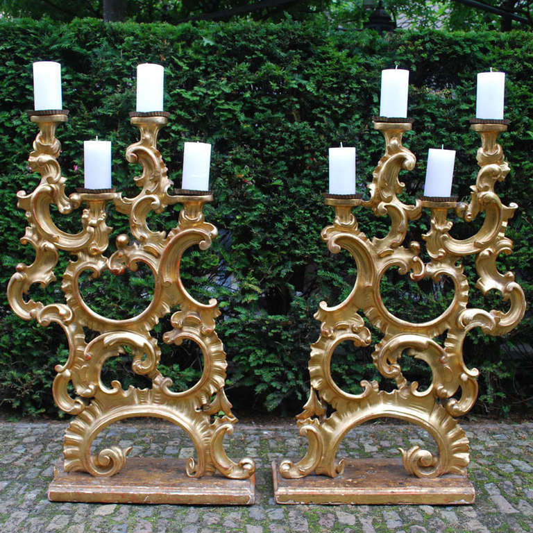 Early 19th Century Pair of Gold Gilded Wood Candleholders In Good Condition In Casteren, NL