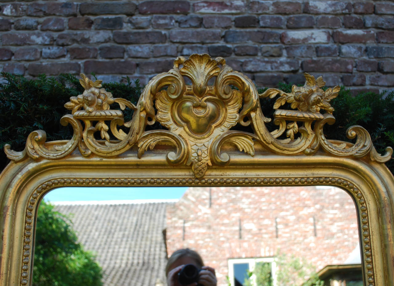 19th century antique French gold gilt Louis Philippe mirror with crest In Good Condition In Casteren, NL