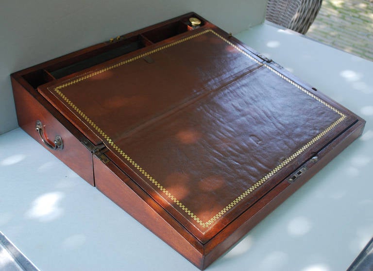 19th c. mahogony writing box with leather desk top, inkwell and several (secret) storage units.
Originates England, dating app. 1880