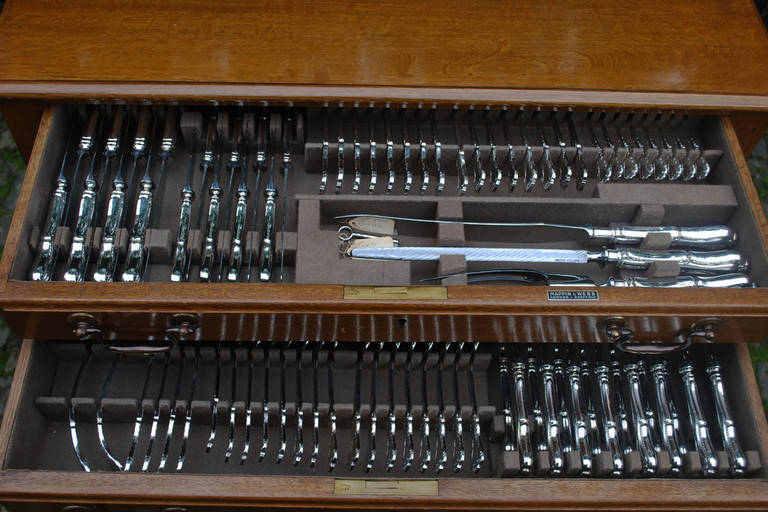 20th Century Set of 90 pieces Mappin & Webb Silver Plated Cutlery in Cabinet