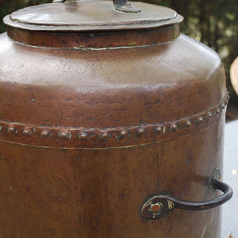 17th C Large Copper Container In Fair Condition In Casteren, NL