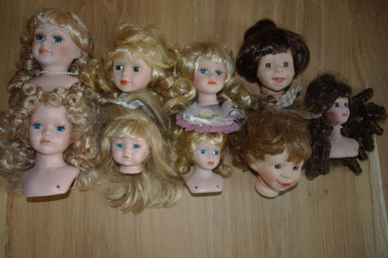 Têtes de poupées en porcelaine ancienne du XXe siècle Bon état - En vente à Casteren, NL