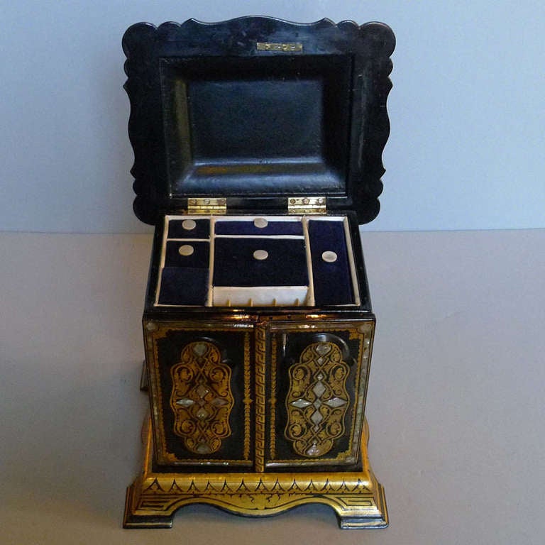 19th C. Italian Jewelry Box In Good Condition In Casteren, NL