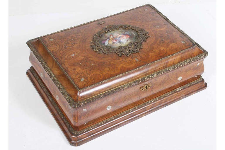 Big jewelry box in marquetry, hand painted porcelain.
Signed: Alphonse Geroux & Cie, Paris.
Material: palissander, porcelain and bronze
Originates France, dating app 1870.