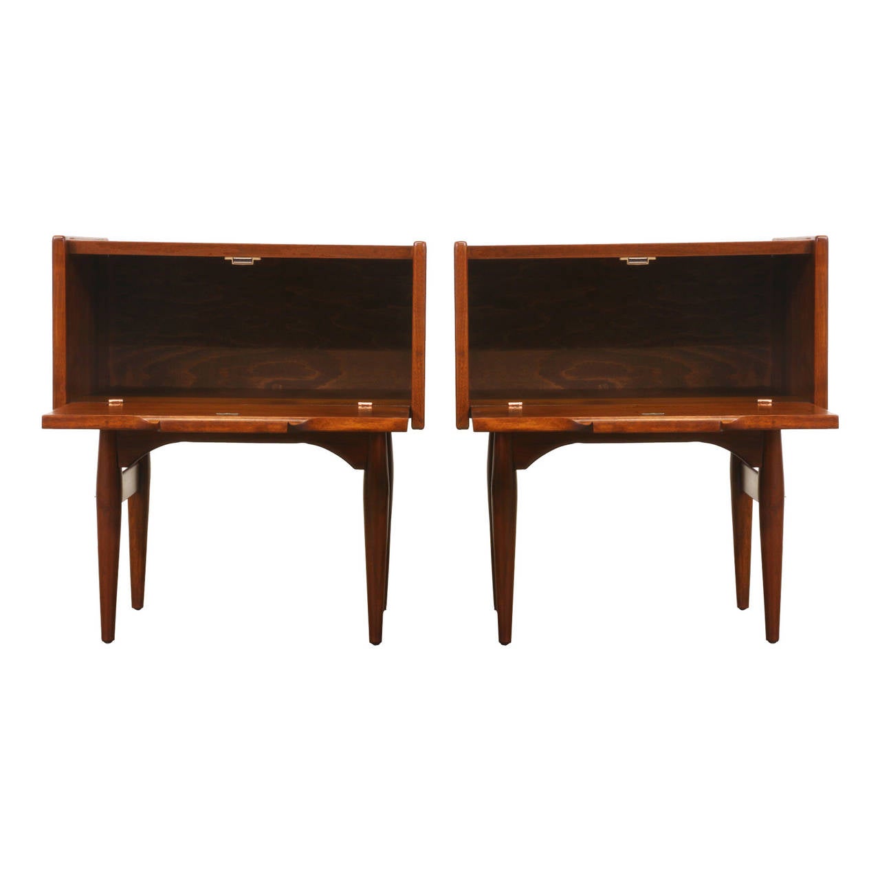 Designer: John Keal
Manufacturer: Brown & Saltman
Period/Style: Mid Century Modern
Country: United States
Date: 1950′s

Dimensions: 22.25″H x 20″W x 15.75“D
Materials: Walnut
Condition: Excellent – Newly Refinished
Number of Items: 2
