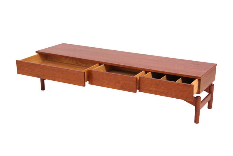 Glenn of California Walnut Coffee Table by Greta M. Grossman In Excellent Condition In Los Angeles, CA