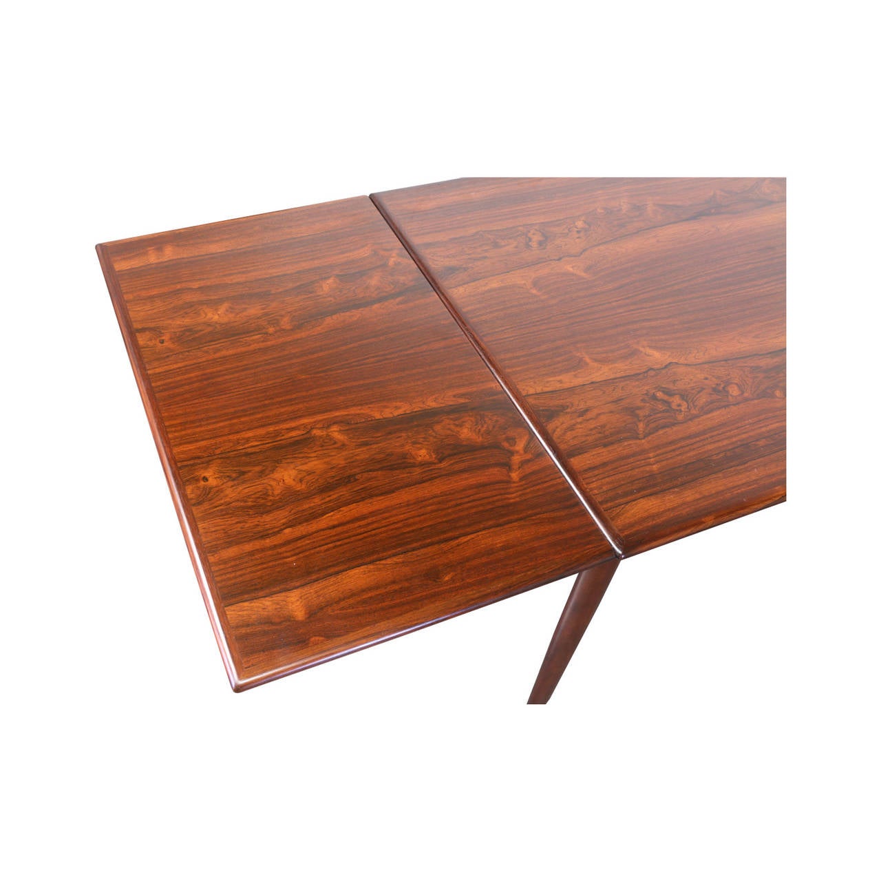 Danish Modern Rosewood Draw Leaf Dining Table In Excellent Condition In Los Angeles, CA