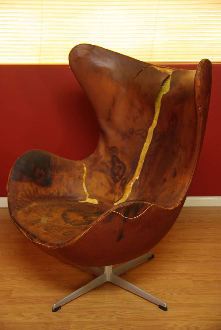 Danish Vintage Arne Jacobsen Leather Egg Chair for Fritz Hansen