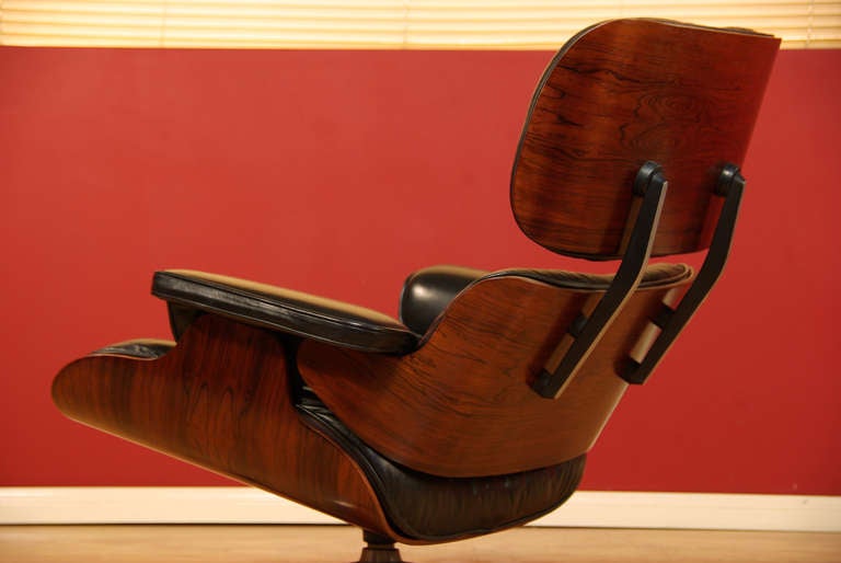Leather Rosewood Eames Lounge Chair In Excellent Condition In Los Angeles, CA