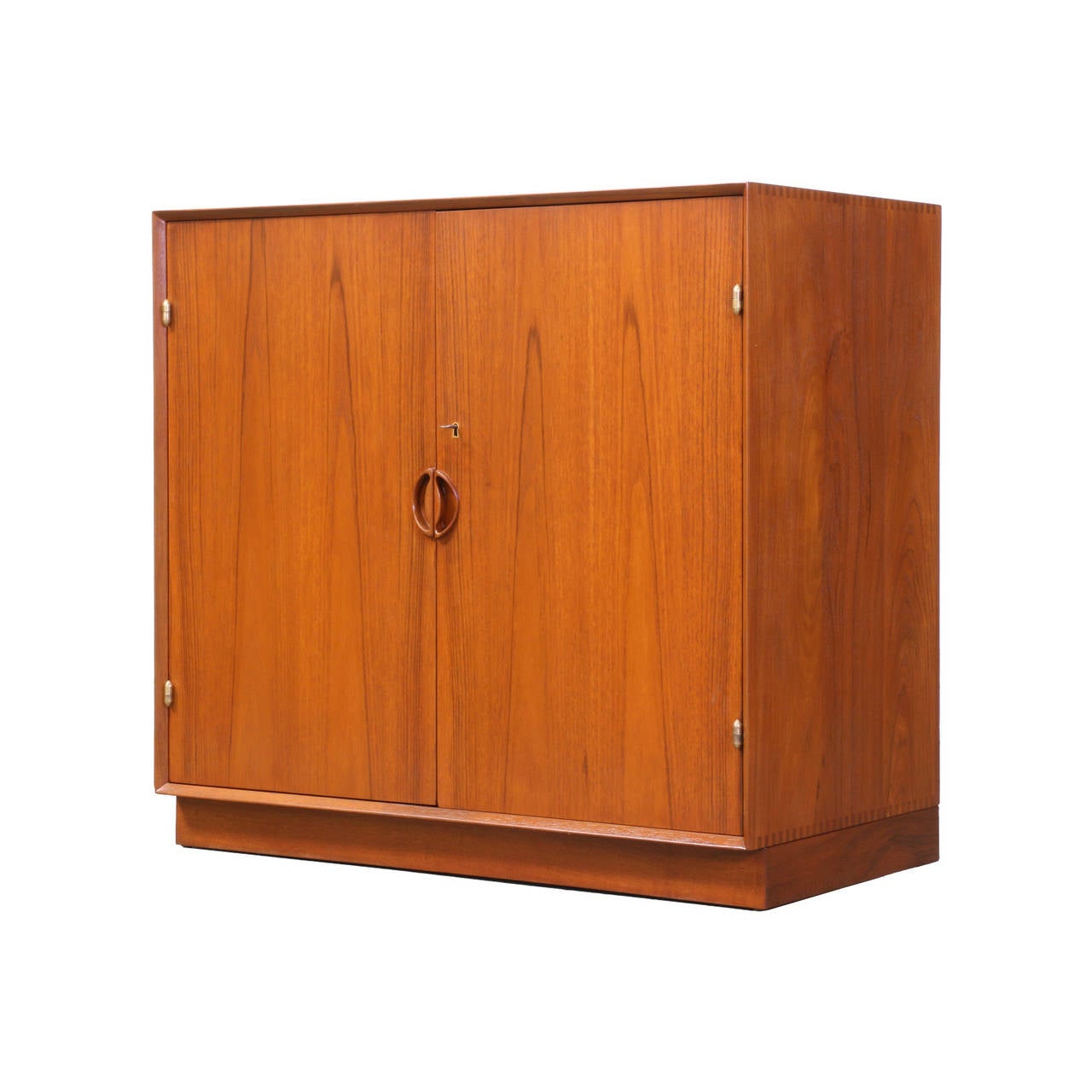 Designer: Peter Hvidt & Orla Molgaard-Nielsen
Manufacturer: Soborg Møbelfabrik
Period/Style: Danish Modern
Country: Denmark
Date: 1950s

Dimensions: 33″H x 35.5″L x 19″W
Materials: Teak
Condition: Excellent – Newly Refinished
Number of
