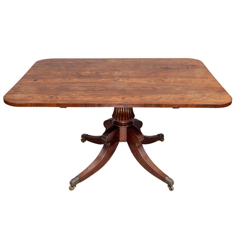 English An exceptionally fine quality Regency period Rosewood Breakfast Table For Sale