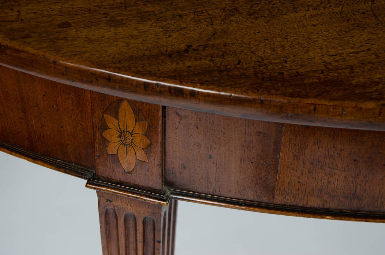 An 18th century mahogany demi-lune side, console or serving table. In Excellent Condition In London, GB