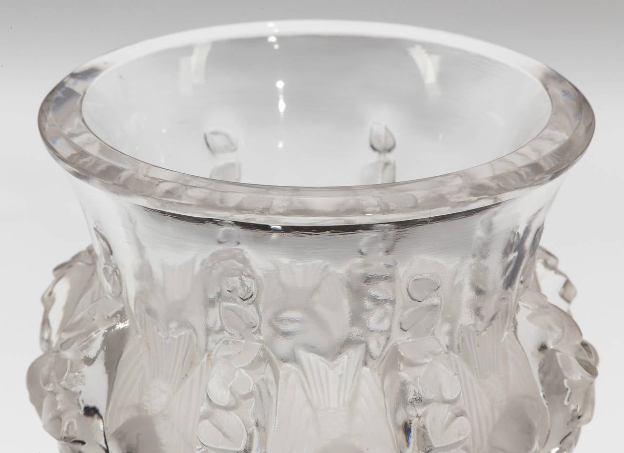 Unique urn shape 1930s Lalique 