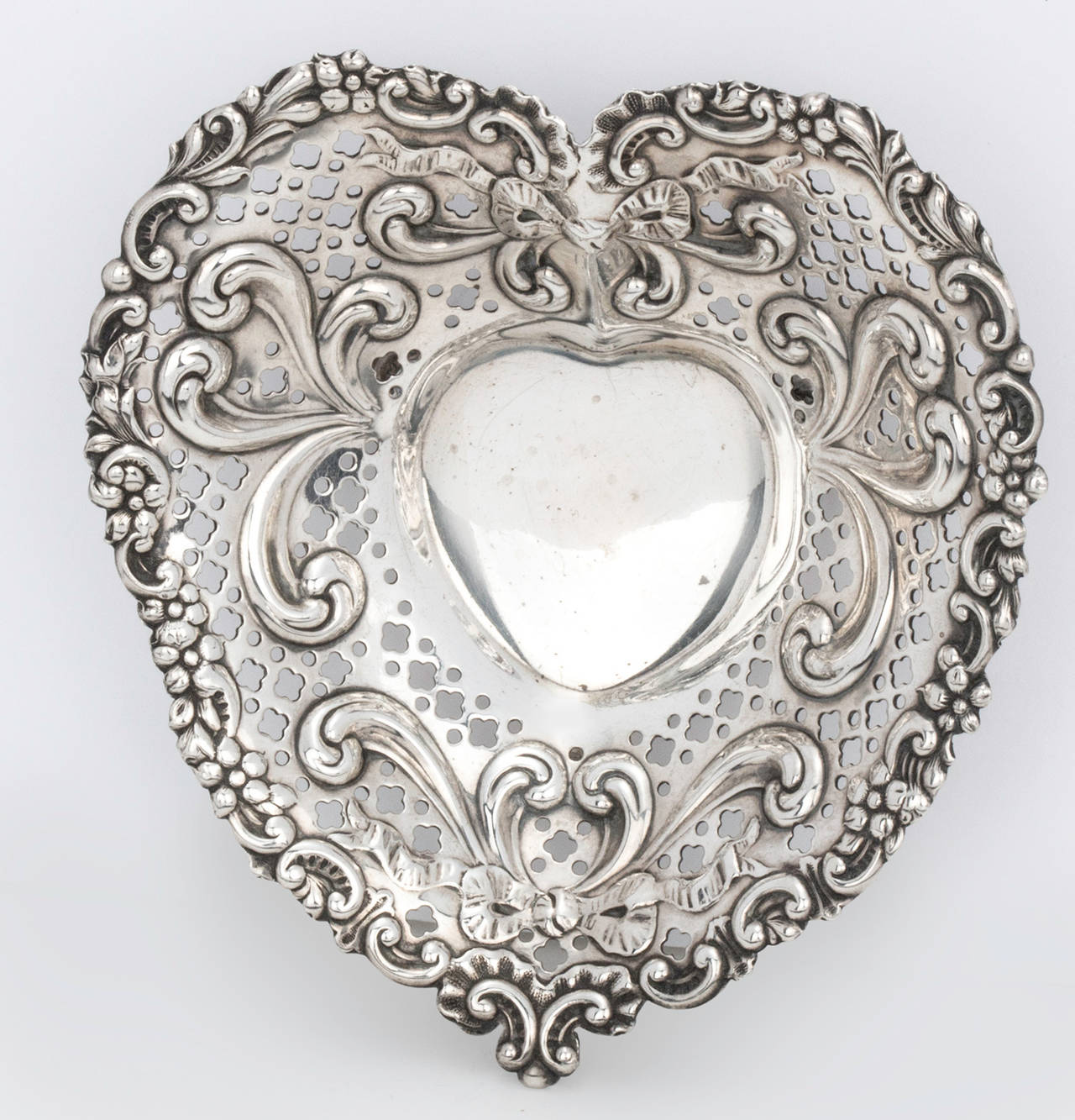 Sterling Silver Pierced Heart Dish In Excellent Condition In Summerland, CA