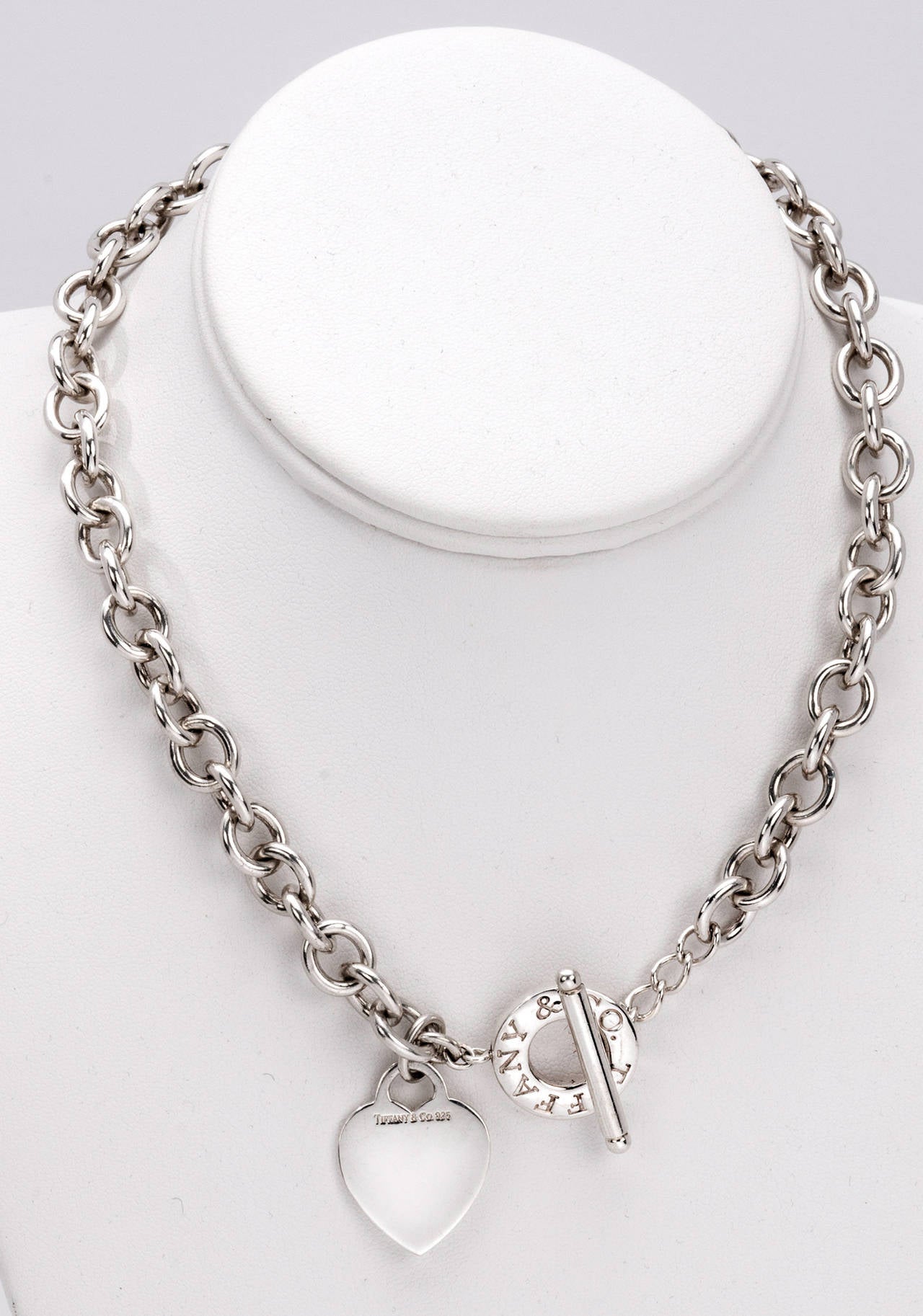 Hall marked Tiffany & Co 925  neck chain with heart and toggle clasp.
16