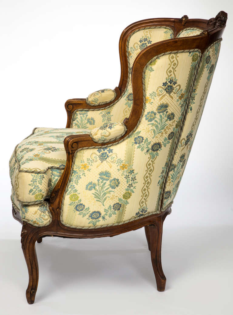 19c. Carved Walnut French Tub Chair In Excellent Condition For Sale In Summerland, CA