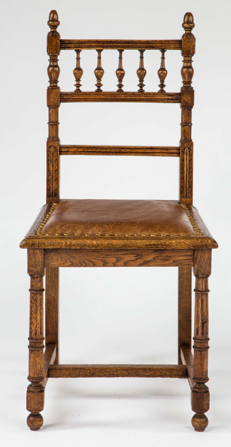 English Oak and Leather Chairs, Set of Four, circa 1900s In Excellent Condition For Sale In Summerland, CA