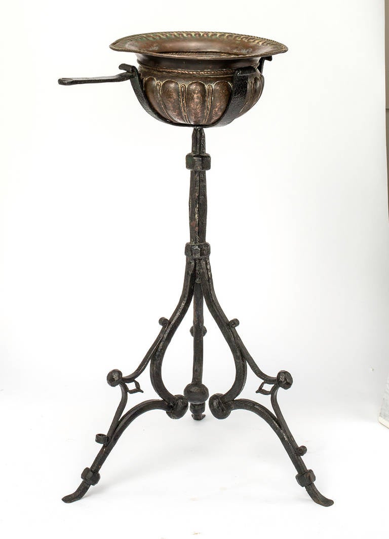 Plant stand, 19c Bronze Bowl And iron stand In Good Condition For Sale In Summerland, CA