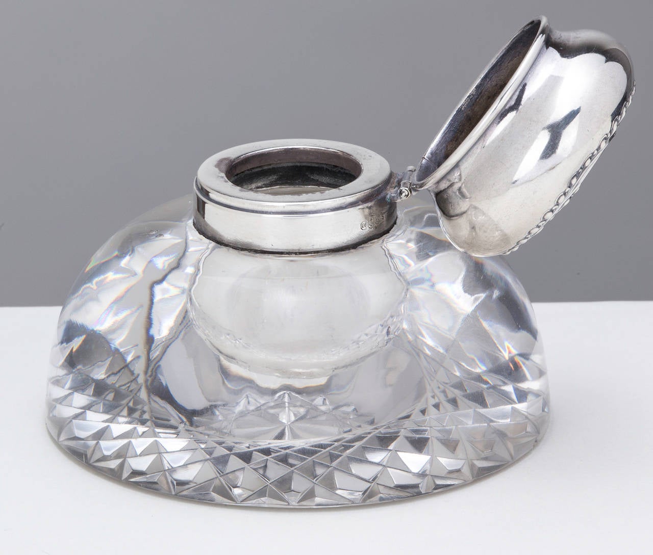 Inkwell, English Sterling Cap and Crystal  In Good Condition For Sale In Summerland, CA