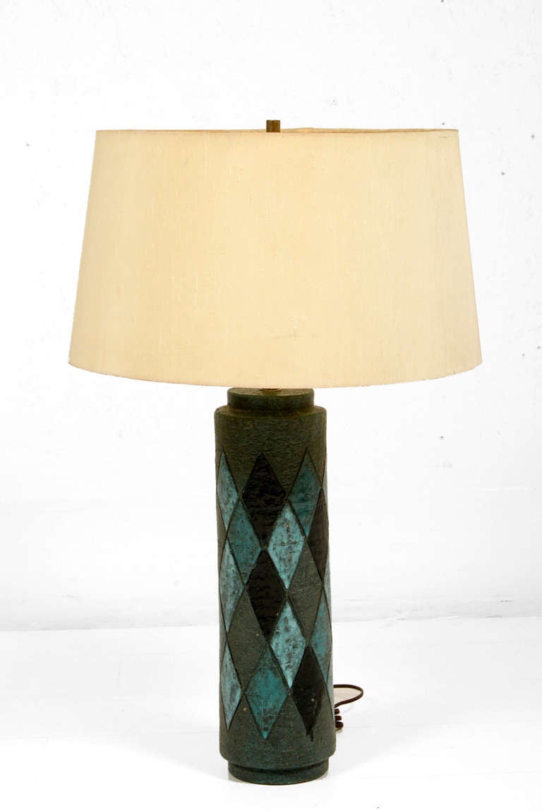 We are pleased to offer for your consideration a vintage table lamp with beautiful colors and pattern after M Fantoni. Unsigned.

Shade not included. For props only.

Dimensions 22