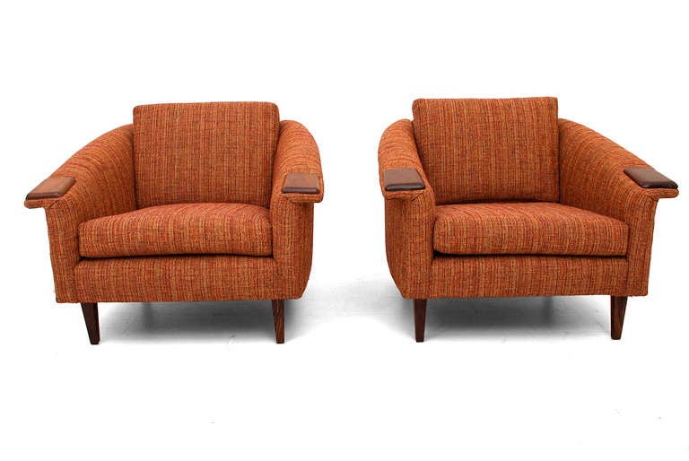 Mid-Century Modern Pair of Mid Century Modern Decorative Club Chairs