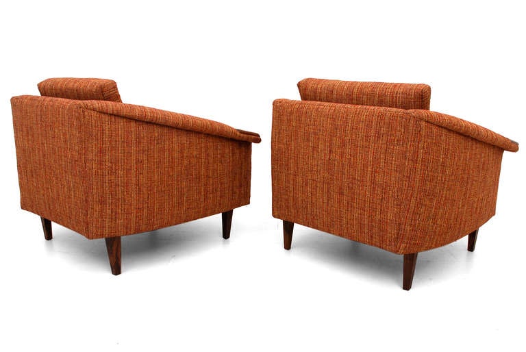 Pair of Mid Century Modern Decorative Club Chairs In Excellent Condition In Chula Vista, CA