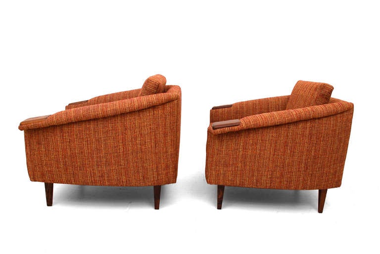 Mid-20th Century Pair of Mid Century Modern Decorative Club Chairs