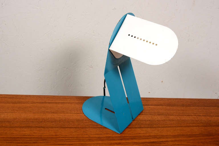 For your consideration a beautiful italian desk lamp with adjustable shade.