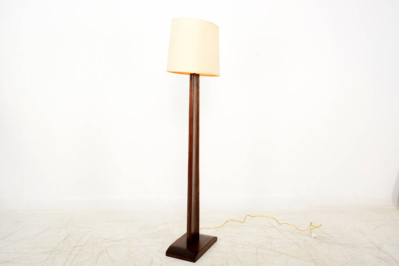 For your consideration a vintage mid-century floor lamp designed by Paul Laszlo .

Solid oak wood with sculptural shape.  Finished in walnut finish. 
Shade not included (Prop only)