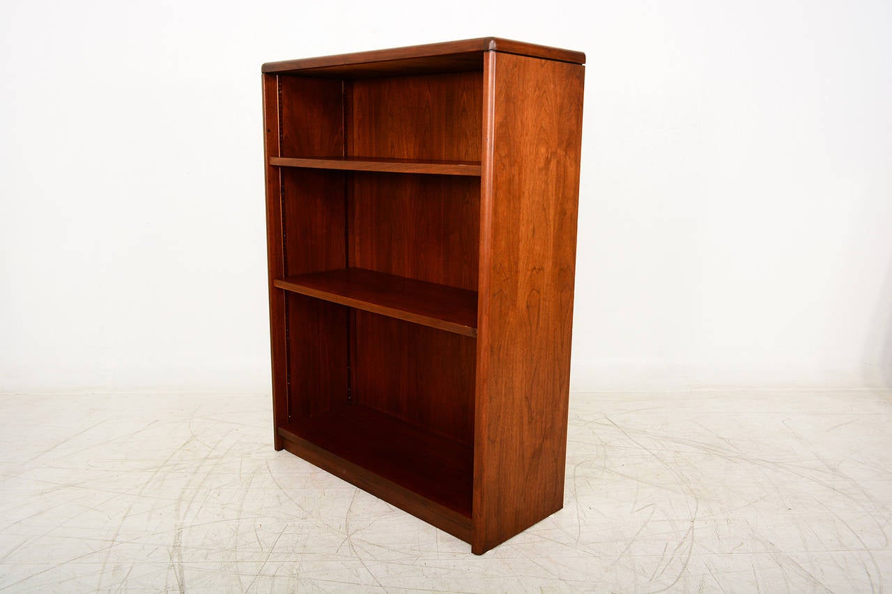 For your consideration a vintage bookcase by Steelcase. Two adjustable shelves.