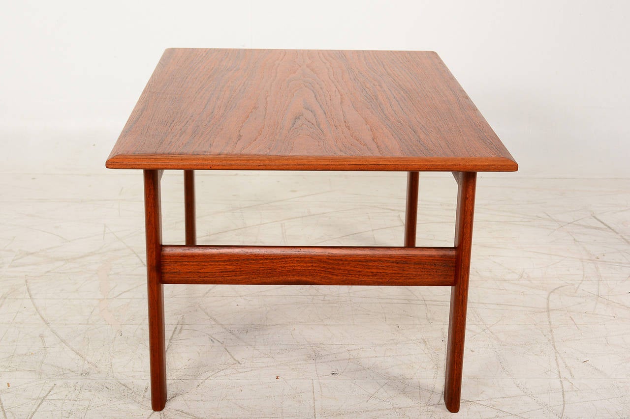 For your consideration a side teak table by Scandline.
Original Vintage Condition.
Dimensions: H 16.25 in. x W 30.25 in. x D 21.5 in.

Oiled teak. Denmark. Label present, circa 1960s
