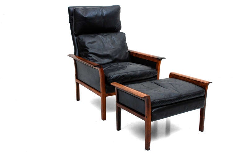 For your consideration a vintage chair and matching ottoman designed by Hans Olsen for Vatne Mobler, Norway Circa 60s.

Black leather with solid rosewood frame. 

Retains original aluminum label from the maker underneath. Feather down cushions. 