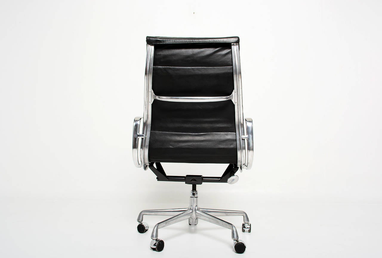 Herman Miller Eames Soft Pad Highback In Good Condition In Chula Vista, CA