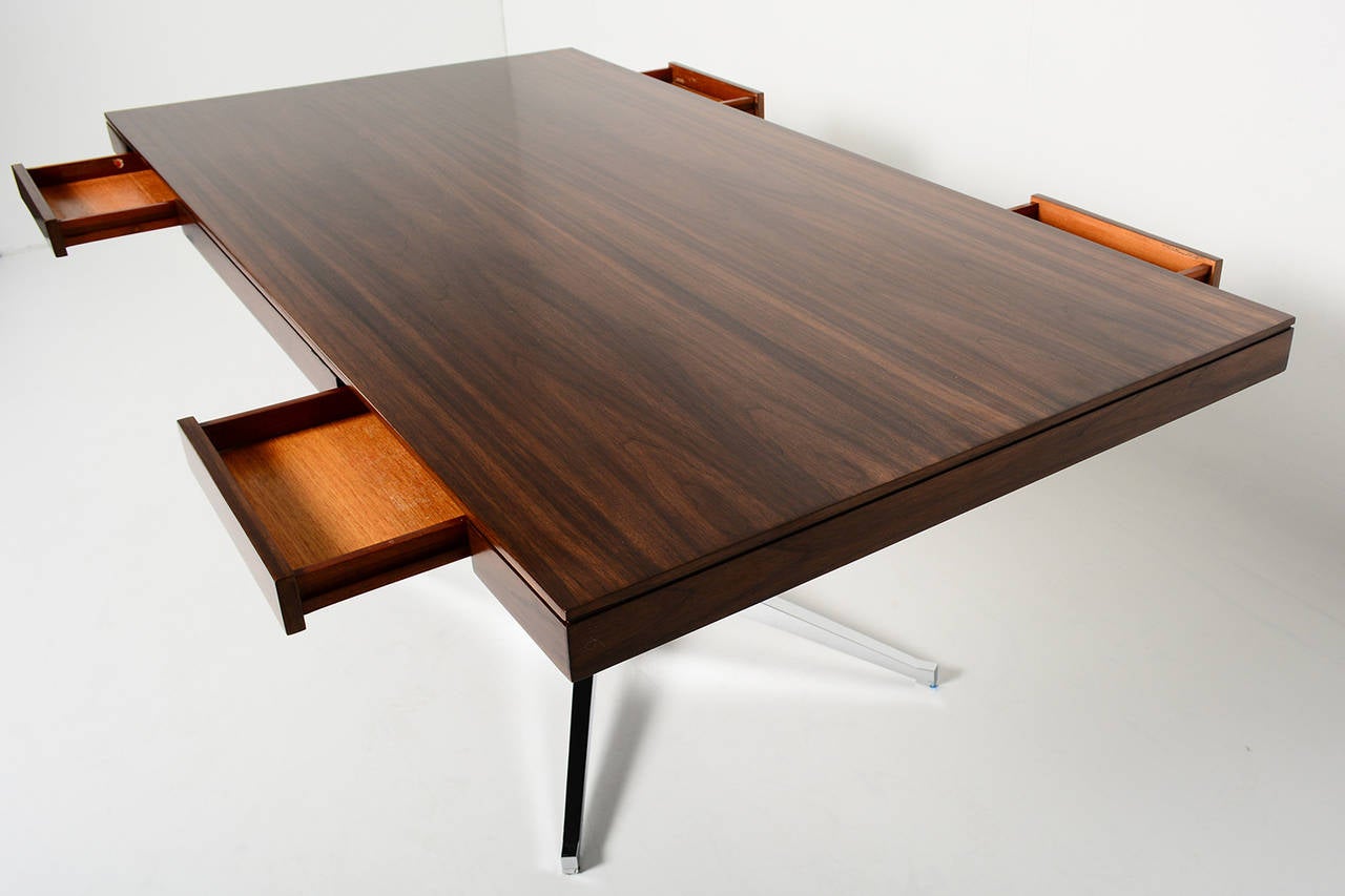 Knoll Partners Desk Walnut Wood In Excellent Condition In Chula Vista, CA
