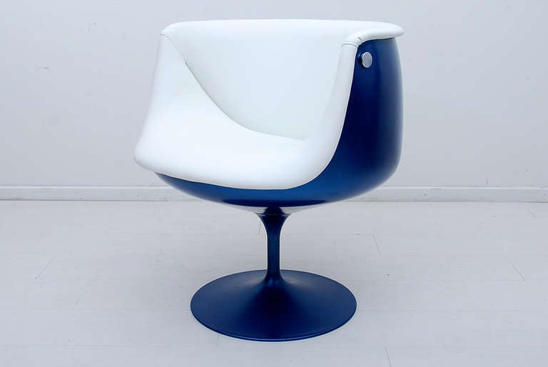 For your consideration a single chair with tulip base. Sculptural shape. Fiberglass shell painted in metallic blue color and new white leather. Chrome plated hardware. Unmarked, no information on the maker.