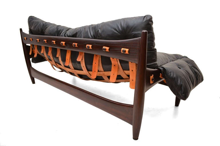 For your consideration a vintage Sheriff Sofa by Arquitect Sergio Rodrigues. Produced by ISA Italy, PONTE  SAN PIETRO BERGAMO. 1er PREMIO SELETIVA CANTU.

Eucalyptus wood with rosewood finish. New leather straps and new leather cushions. 

