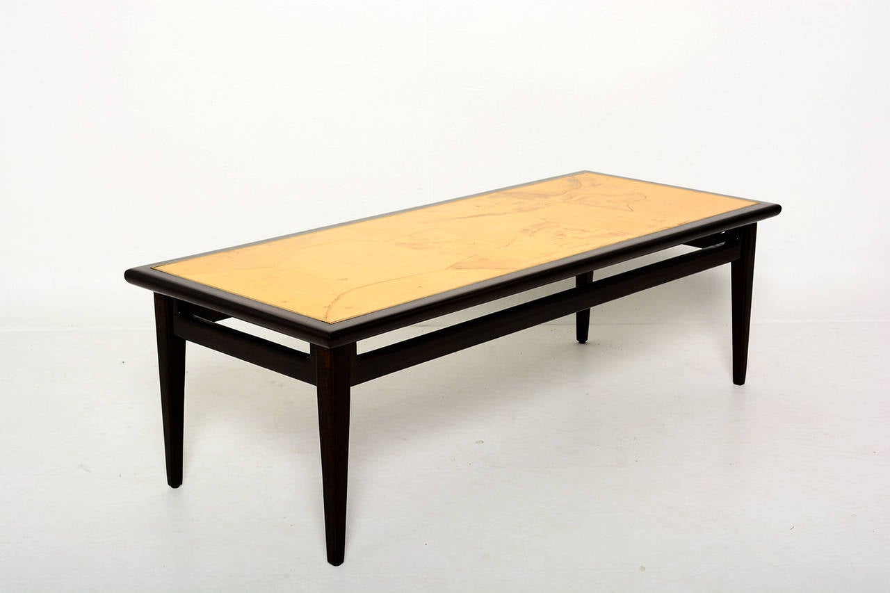 For your consideration a vintage coffee table constructed with solid mahogany wood. Top is goat skin with a yellowish tone and brass trim with original vintage patina.

Attributed to Eugenio Escudero.
  