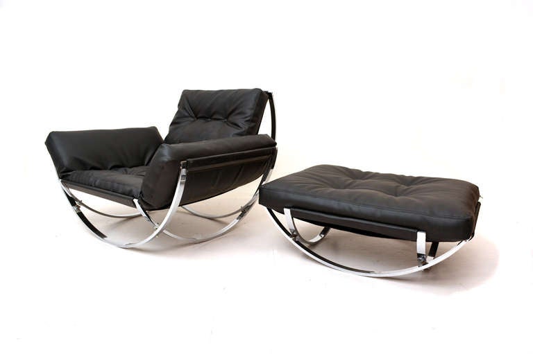 For your consideration a vintage lounge chair with matching  ottoman designed by Milo Baughman. Chrome plated steel with black faux leather.
New upholstery. Original chrome plated finish. Very comfortable. 

Chair:  30