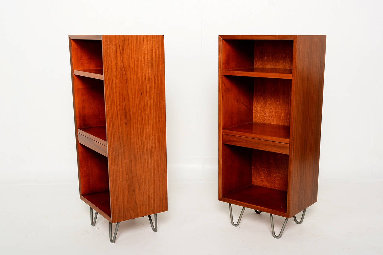 For your consideration a pair of nightstands designed by George Nelson for Herman Miller. Mounted in the iconic hairpin legs.
Features a pull out table. 

Excellent condition.

In other listings:
Cabinet with hutch: LU97152266852