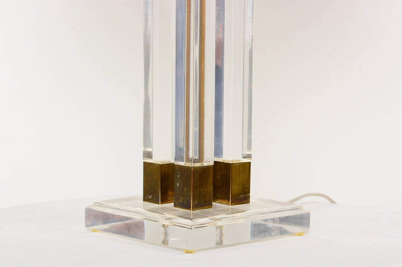 Lucite and Brass Table Lamp In Good Condition In Chula Vista, CA